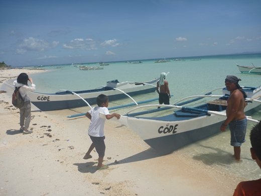 フィリピン：台風で被災した漁師へのボート提供